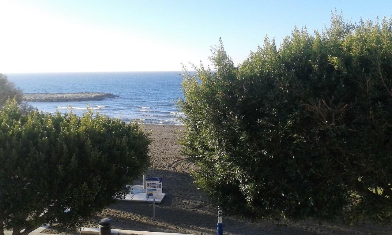 Beachfront House Malaga Exterior photo